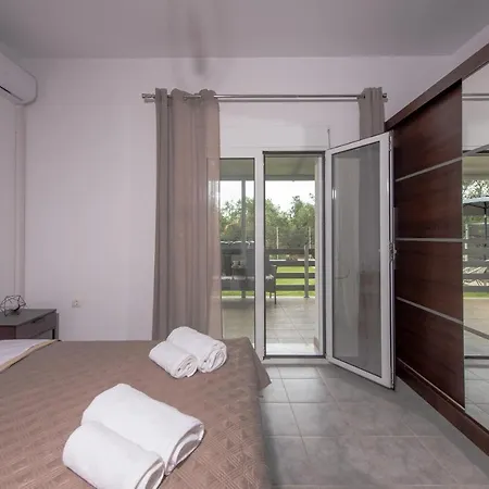 Koukounaria House *