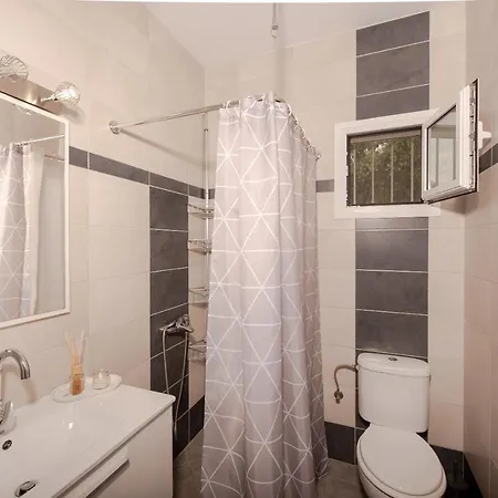 Koukounaria House Holiday home Drakas