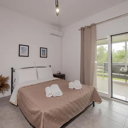Koukounaria House *