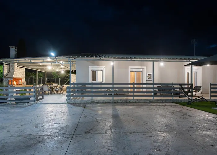 Koukounaria House *