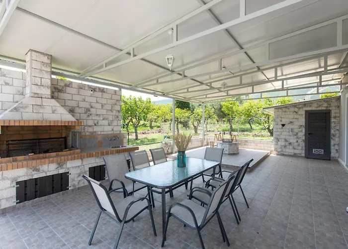 Koukounaria House